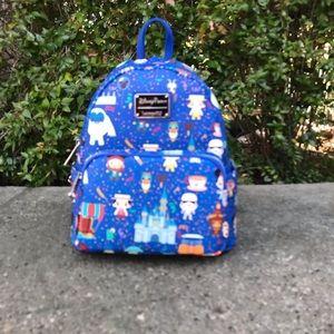 Selling a blue lounge fly Disney bag